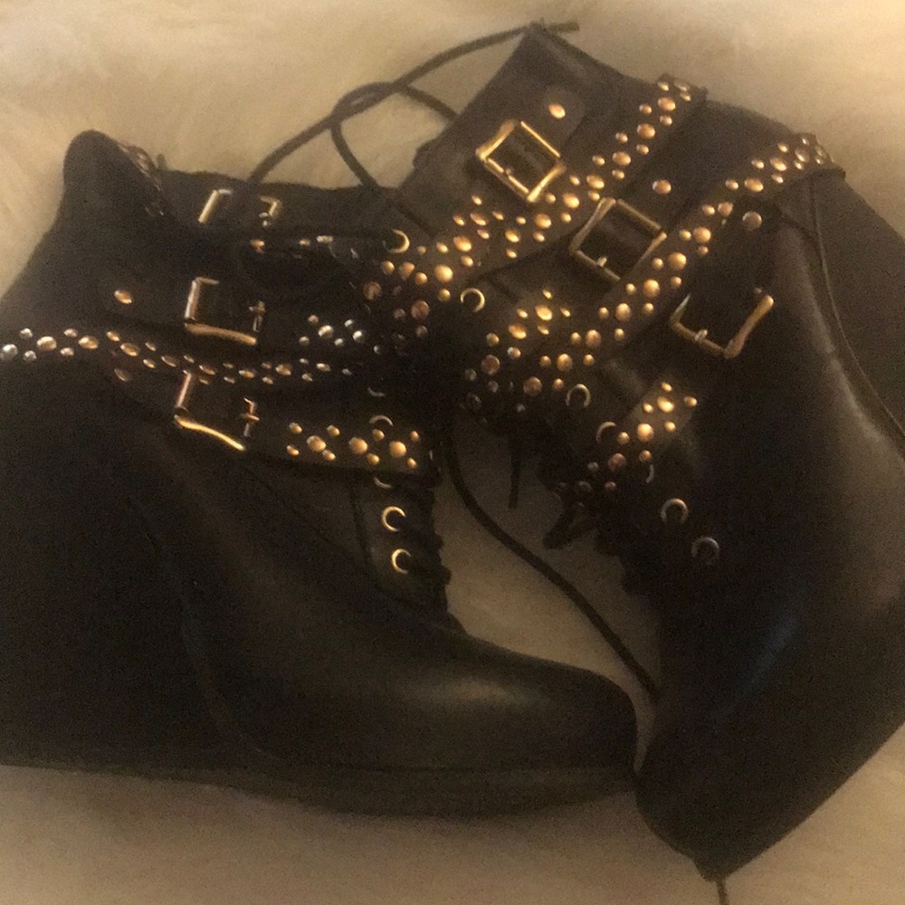 BCBG boots